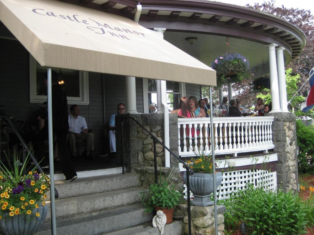 Castle Manor Inn Глостър Екстериор снимка