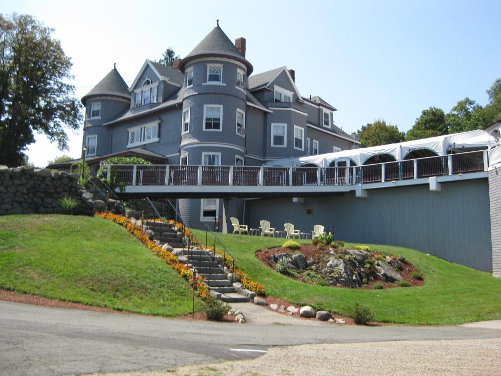 Castle Manor Inn Глостър Екстериор снимка
