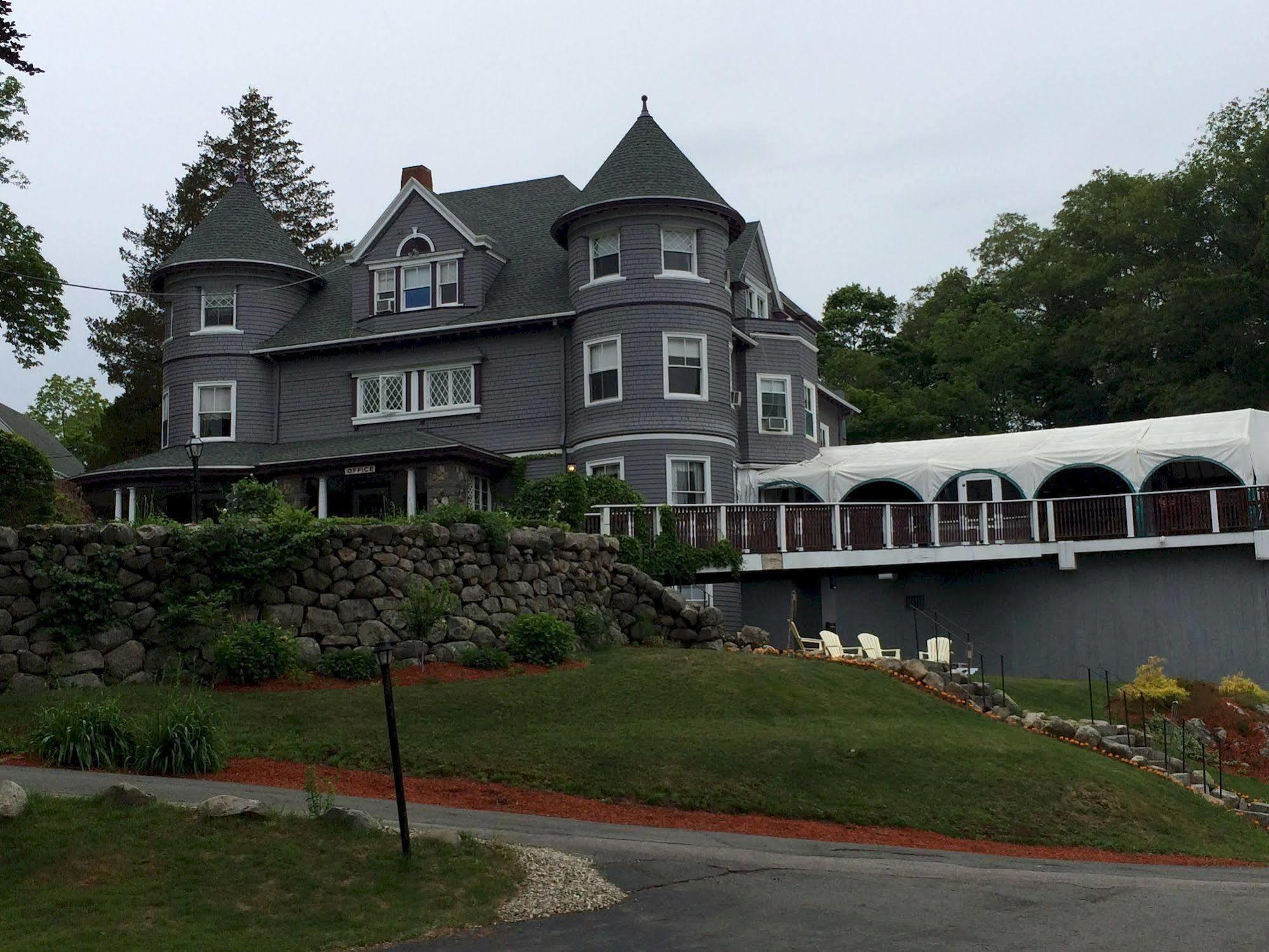 Castle Manor Inn Глостър Екстериор снимка