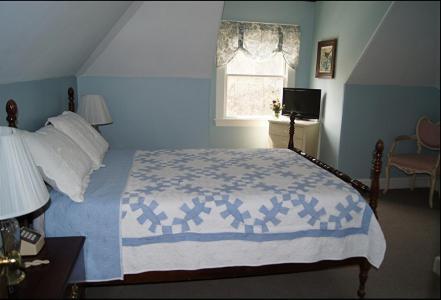 Castle Manor Inn Глостър Екстериор снимка